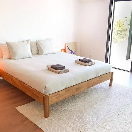 Modern Oasis With Sunlit Patio In Apartament *